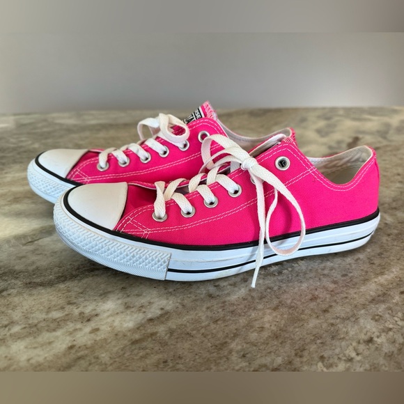 Hot Pink Converse Size 9 - Picture 2 of 11